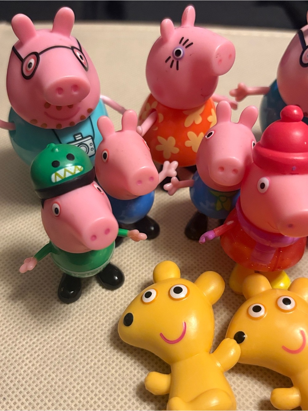 Peppa Pig Figures - Picture 2 of 3